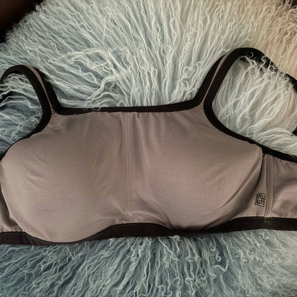 Natori Gray sports bra only wore 2x from Nordstrom still original price online